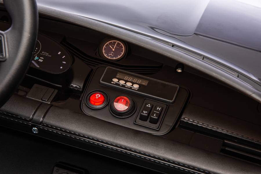 Elektro Kinderfahrzeug „Porsche Taycan Turbo S“ – Lizenziert – 24V Akku, 2,4Ghz FB, MP3+Ledersitz+EVA 16 Elektro Kinderfahrzeug „Porsche Taycan Turbo S“ – Lizenziert – 24V Akku, 2,4Ghz FB, MP3+Ledersitz+EVA – Bild 16