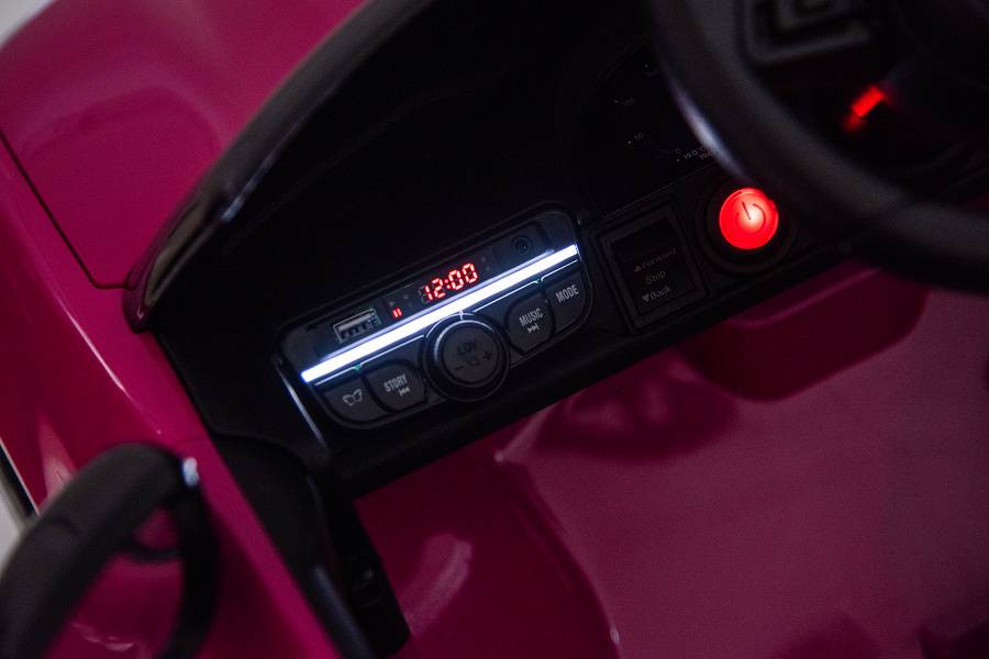 Elektro Kinderfahrzeug „Porsche Macan“ – Lizenziert – 12V10A Akku, 2,4Ghz Fernsteuerung, MP3+Leder+EVA 11 Elektro Kinderfahrzeug „Porsche Macan“ – Lizenziert – 12V10A Akku, 2,4Ghz Fernsteuerung, MP3+Leder+EVA – Bild 11