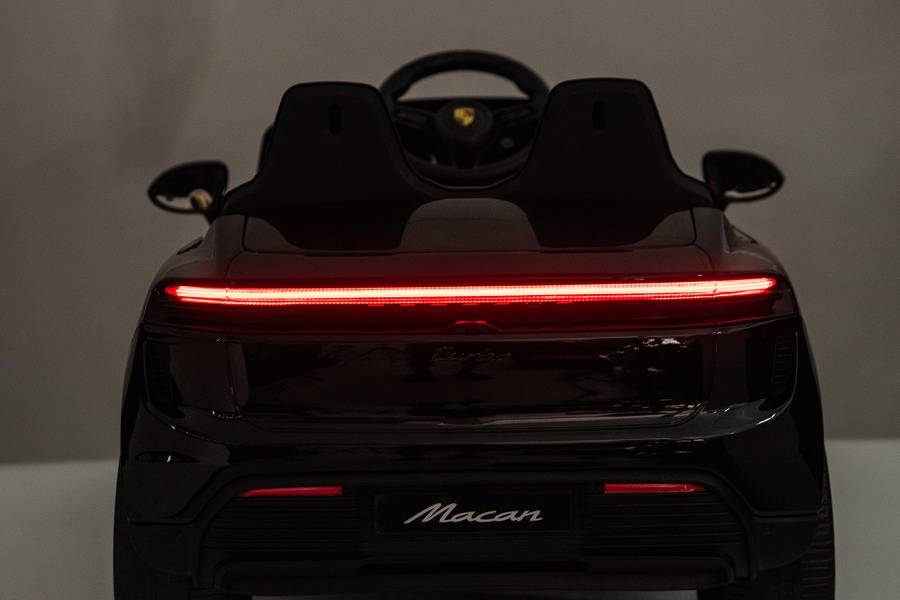 Elektro Kinderfahrzeug „Porsche Macan“ – Lizenziert – 12V10A Akku, 2,4Ghz Fernsteuerung, MP3+Leder+EVA 26 Elektro Kinderfahrzeug „Porsche Macan“ – Lizenziert – 12V10A Akku, 2,4Ghz Fernsteuerung, MP3+Leder+EVA – Bild 26